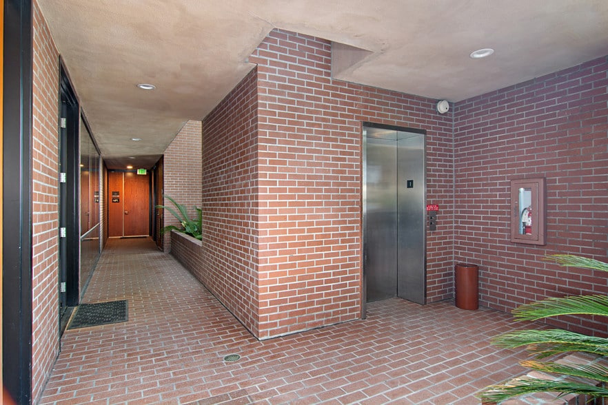 4425 Bayard St, San Diego, CA for lease - Building Photo - Image 2 of 10