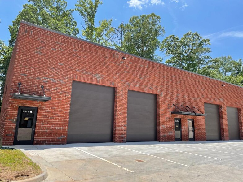 5720-5724 N Commerce Ct, Alpharetta, GA for lease - Building Photo - Image 2 of 21