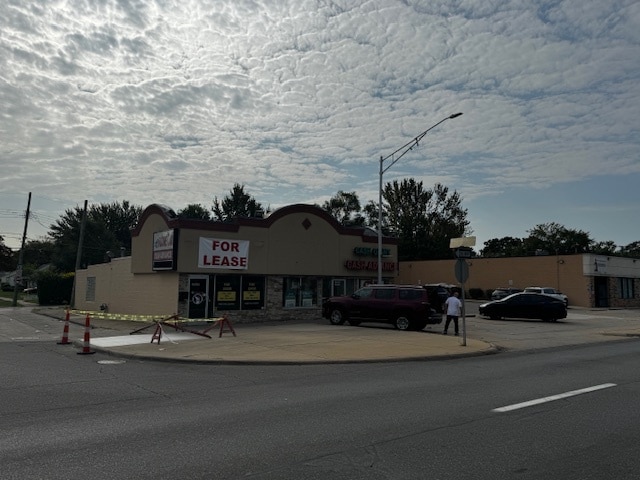 19294 Kelly Rd, Harper Woods, MI for lease - Building Photo - Image 1 of 7