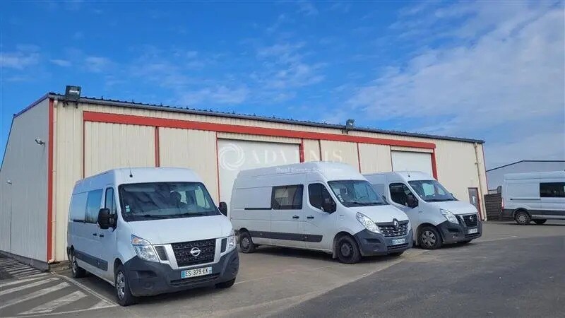 Flex in Saint-Julien-de-Concelles for lease - Building Photo - Image 2 of 6