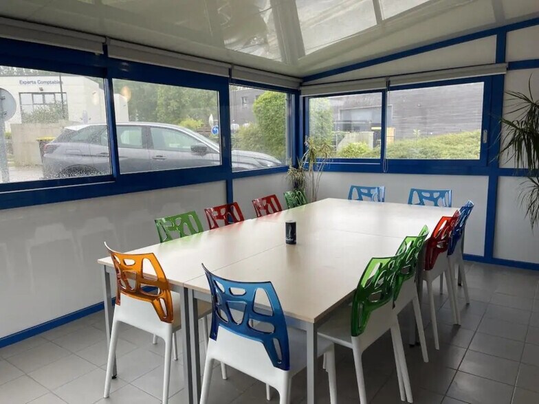 Office in Bois-Guillaume for lease - Interior Photo - Image 2 of 6