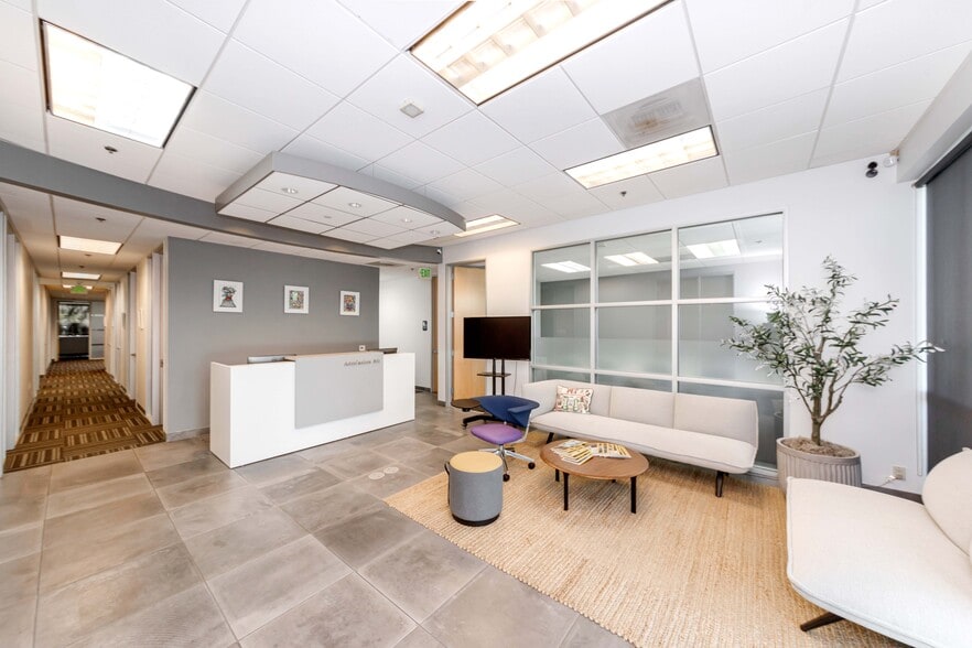96 Discovery, Irvine, CA for sale - Interior Photo - Image 2 of 12