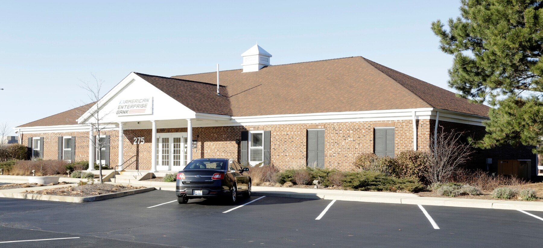 275 S Roselle Rd, Schaumburg, IL 60193 Former bank branch2.2