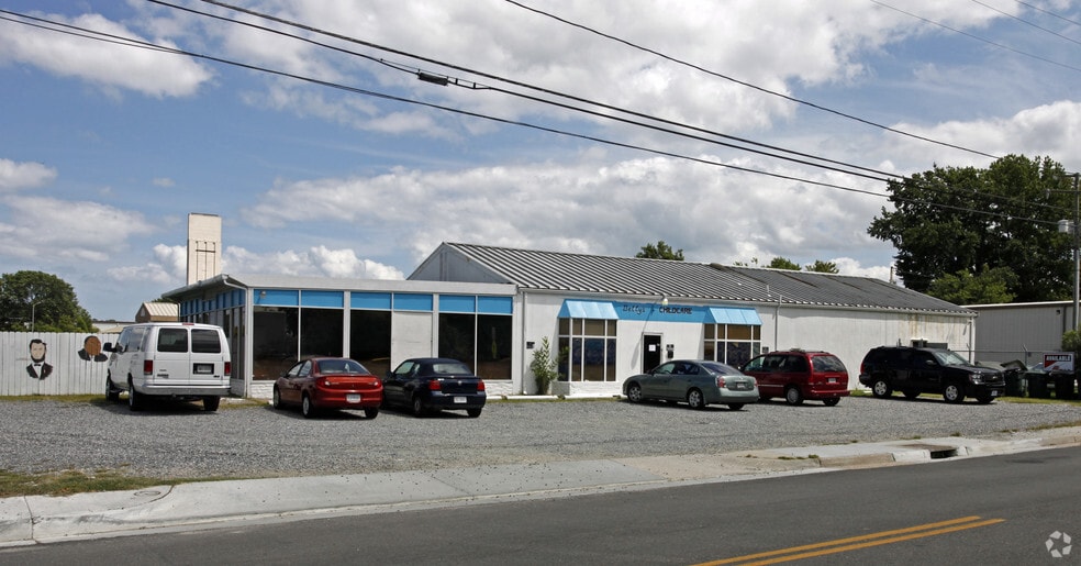 690 Bell St, Hampton, VA 23661