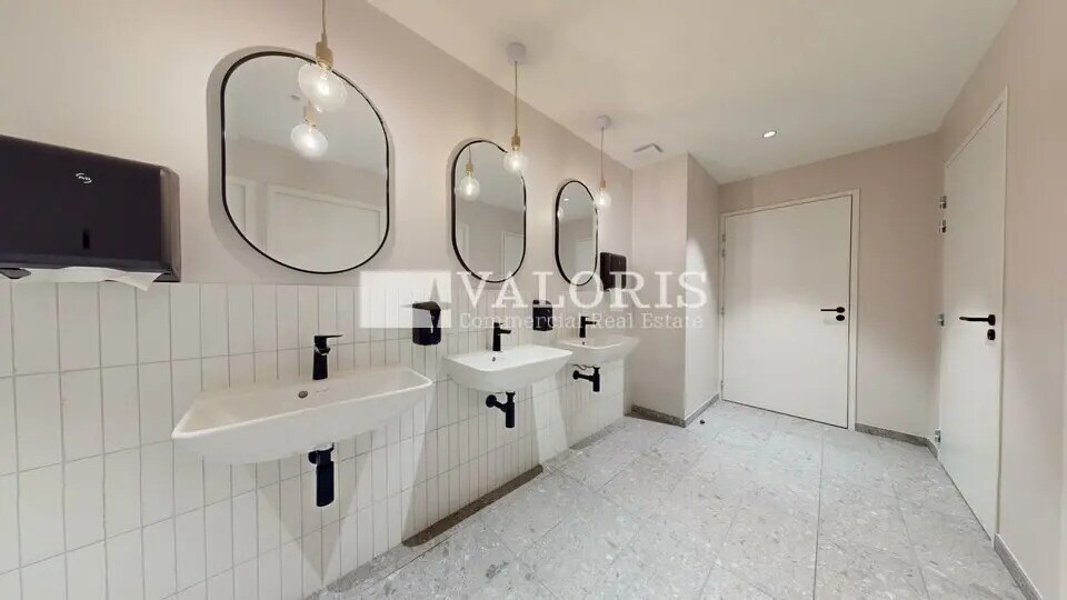 Office in Lyon for lease - Interior Photo - Image 2 of 15