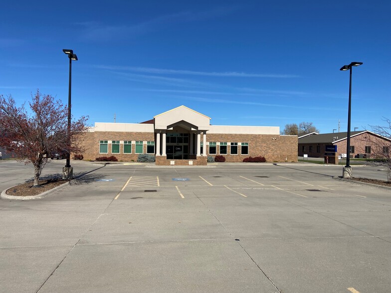 2452 39th Ave, Columbus, NE for sale - Primary Photo - Image 1 of 1