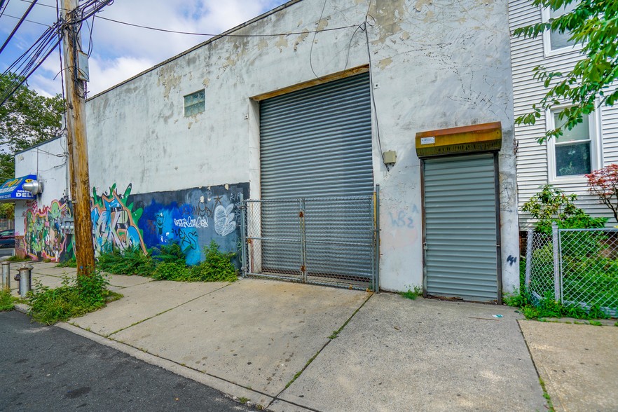 13 Tompkins Ave, Staten Island, NY for sale - Building Photo - Image 1 of 1