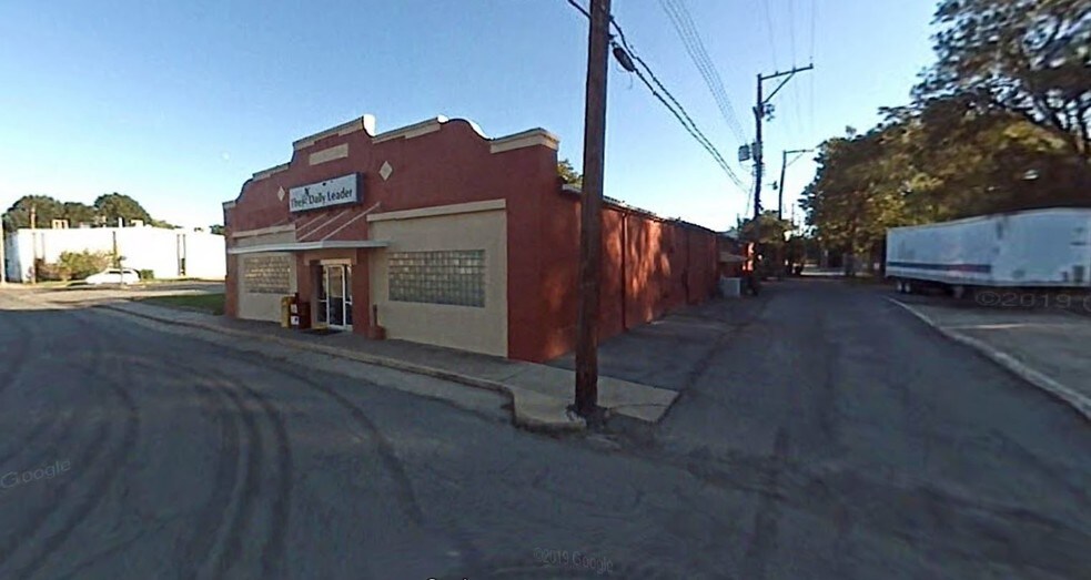 111 W 6th St, Stuttgart, AR 72160