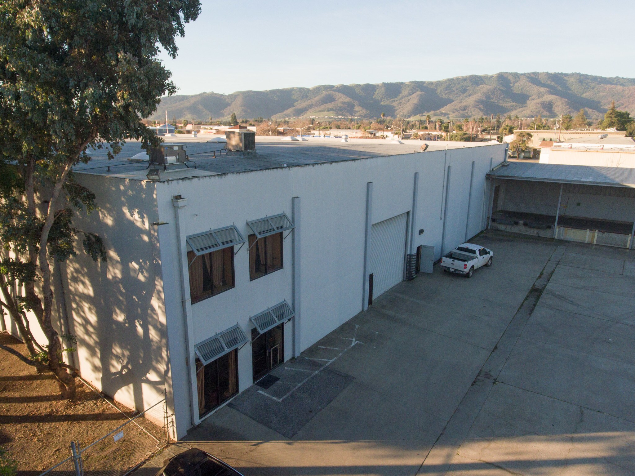 165 E 10th St, Gilroy, CA for lease Building Photo- Image 1 of 8