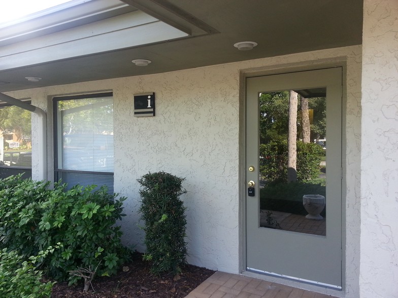 1560 Matthew Dr, Fort Myers, FL for sale - Building Photo - Image 1 of 1