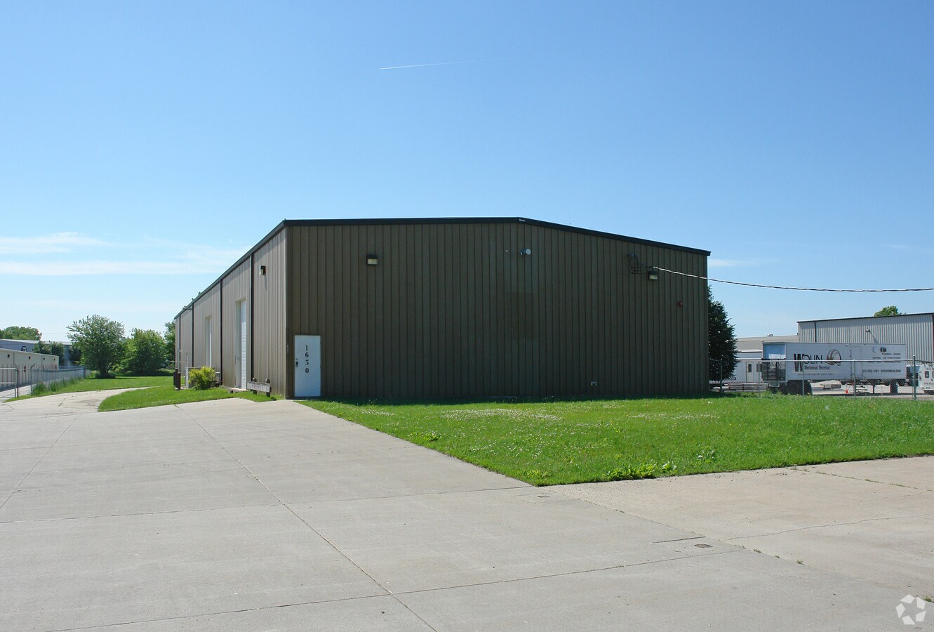 1650 Fuller Rd, West Des Moines, IA 50265