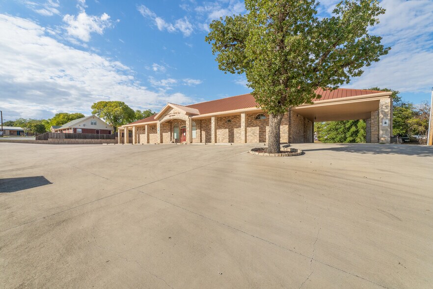 1604 14th St, Brownwood, TX for sale - Building Photo - Image 1 of 1