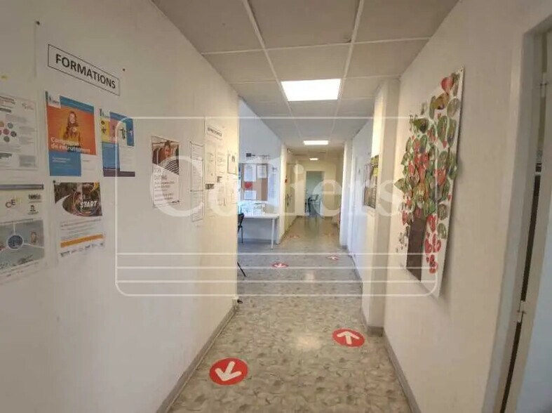 Office in Salon-de-Provence for lease - Interior Photo - Image 3 of 4