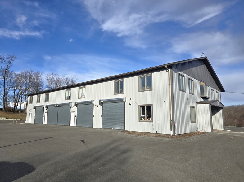 7 Dunham Dr, New Fairfield, CT for sale - Building Photo - Image 1 of 5