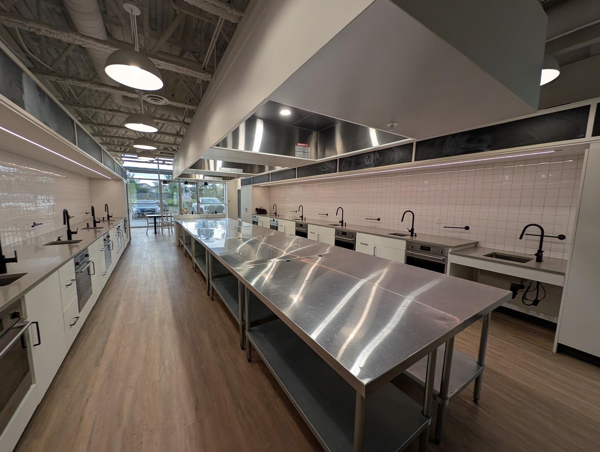 204-270 91 St SW, Edmonton, AB for lease Interior Photo- Image 1 of 2