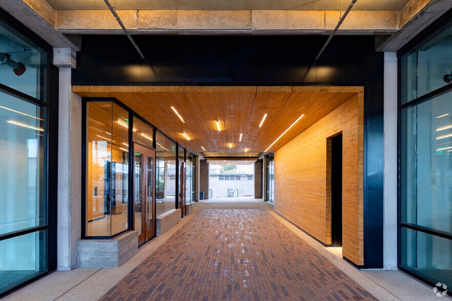 711 Broadway St, San Antonio, TX for lease - Interior Photo - Image 3 of 53