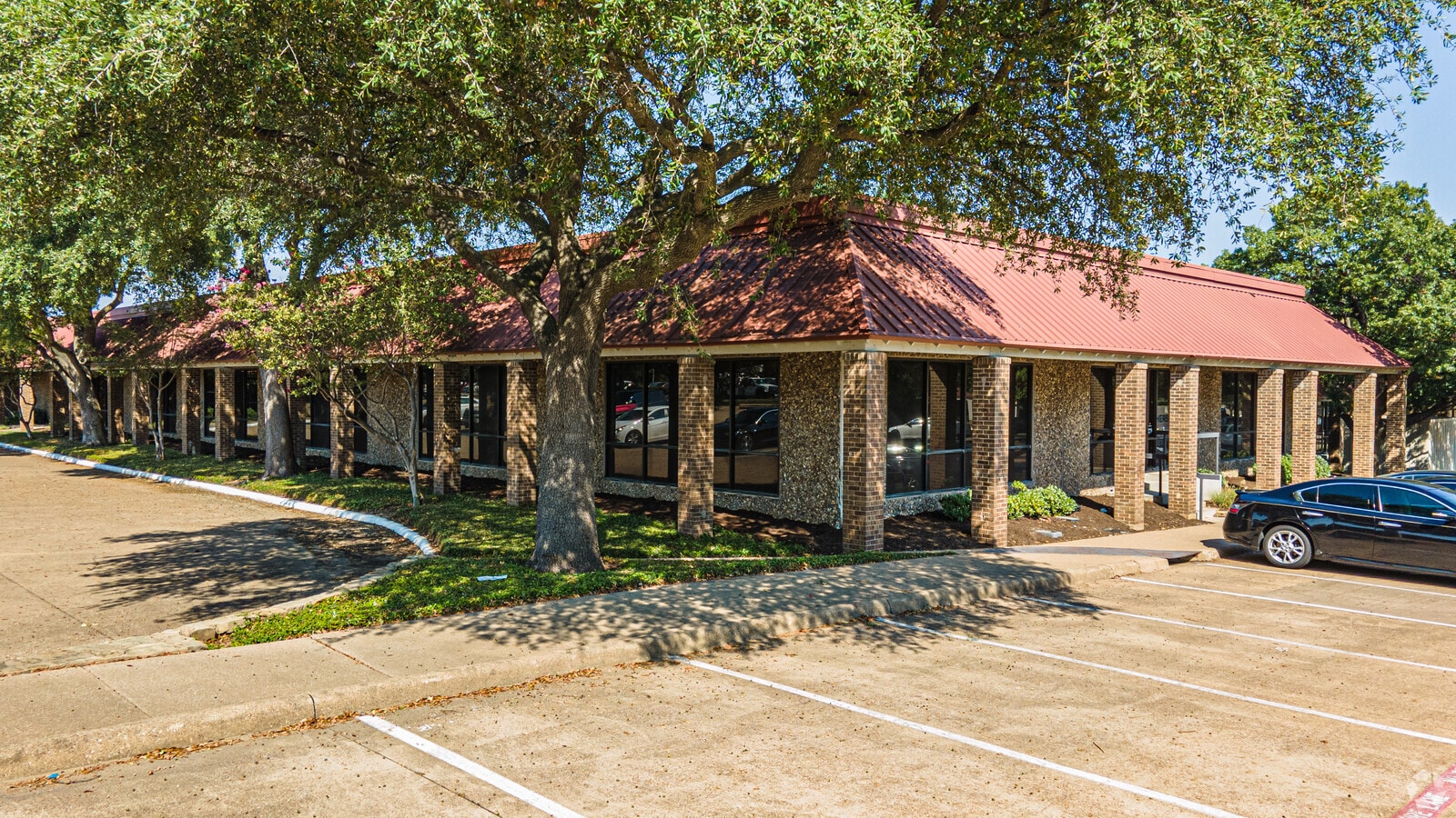 1212 E Arapaho Rd, Richardson, TX 75081