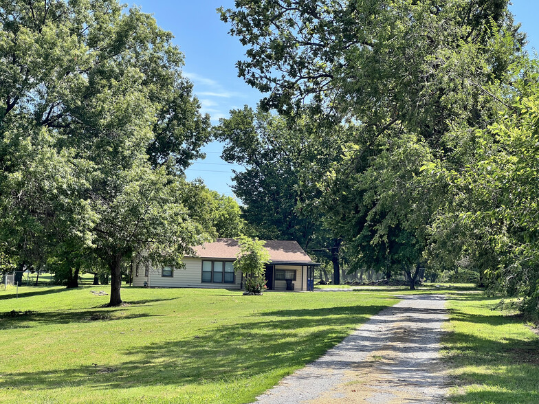 4622 S Southeast Blvd, Wichita, KS for sale - Building Photo - Image 1 of 7