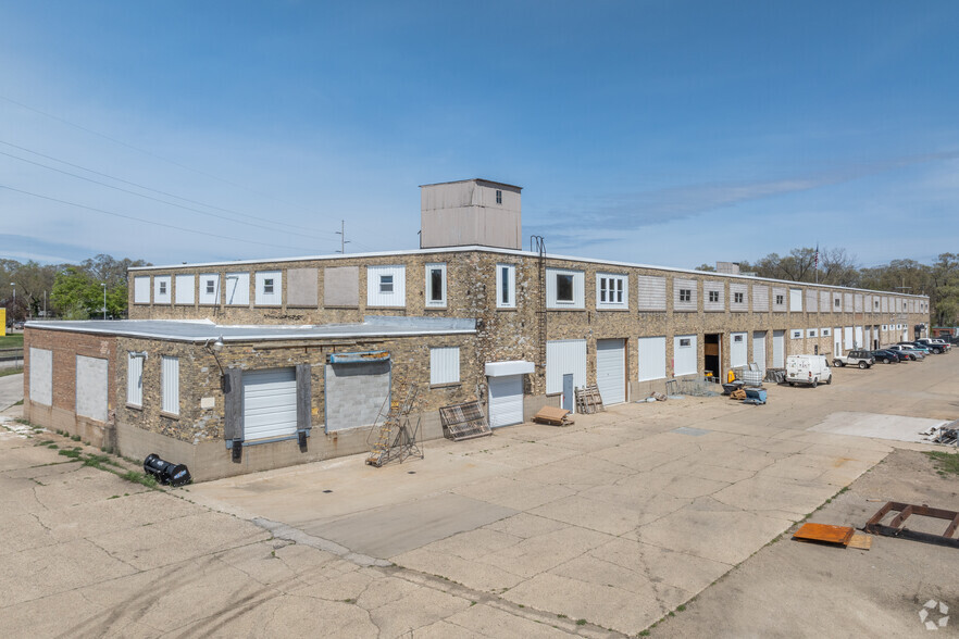 143 W Sherman Blvd, Muskegon, MI for lease - Building Photo - Image 3 of 5