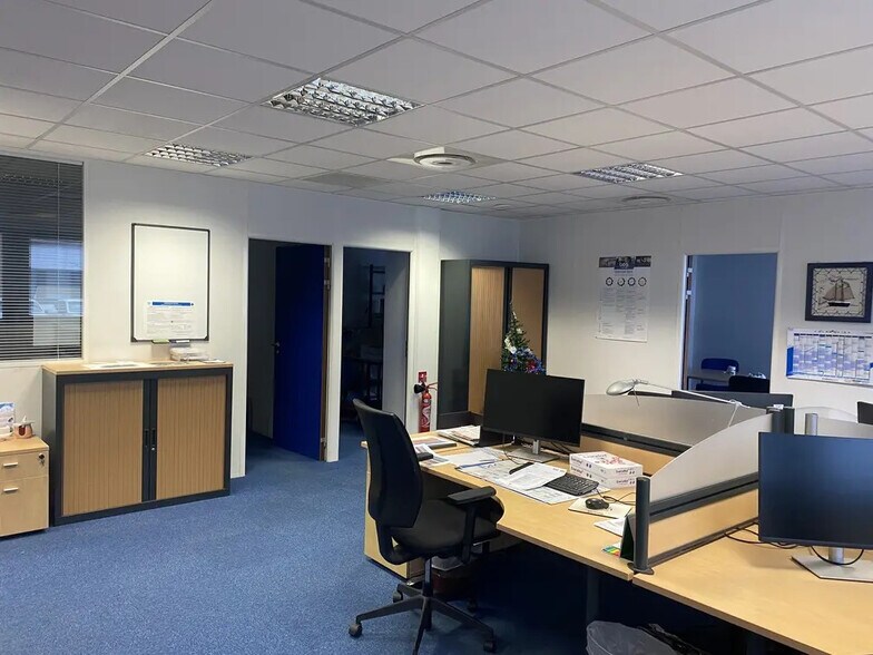 Office in Rezé for lease - Interior Photo - Image 3 of 5