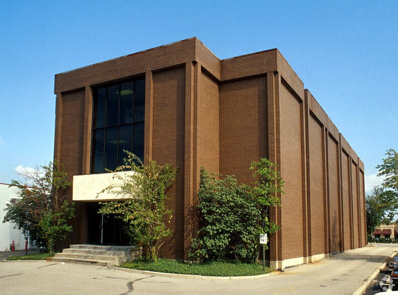 8595 Beechmont Ave, Cincinnati, OH 45255