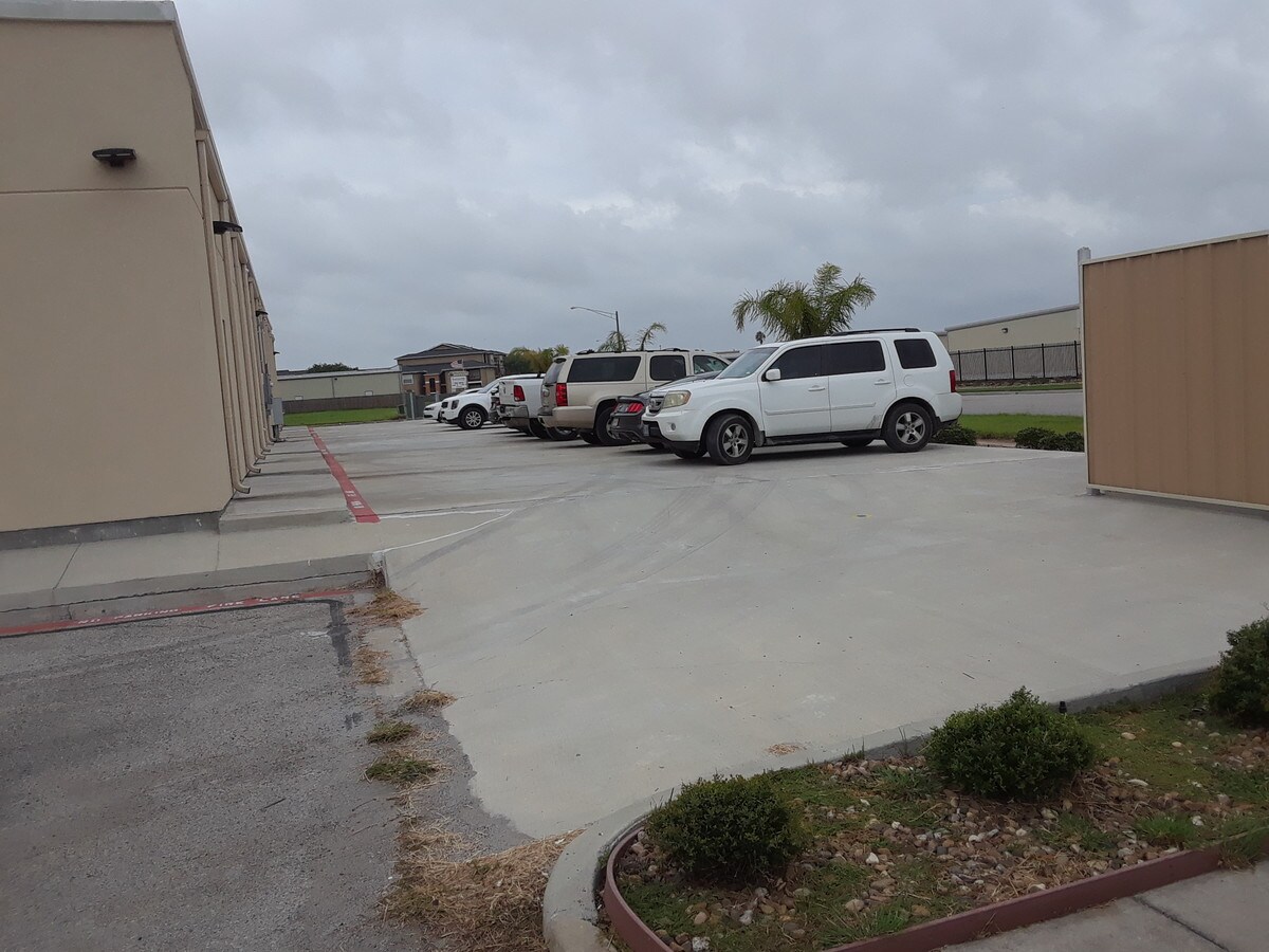 6182 Dunbarton Oaks Dr, Corpus Christi, TX 78414