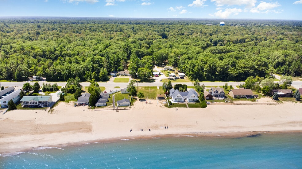 7432-7433 N US Highway 23, Oscoda, MI for sale - Building Photo - Image 1 of 1