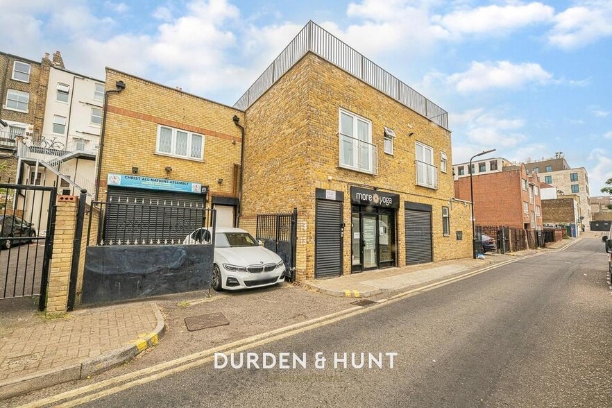 13 Birkbeck Mews, London for lease - Building Photo - Image 1 of 7