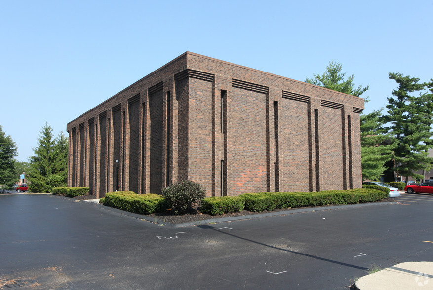 67 E Wilson Bridge Rd, Worthington, OH for lease - Building Photo - Image 2 of 5