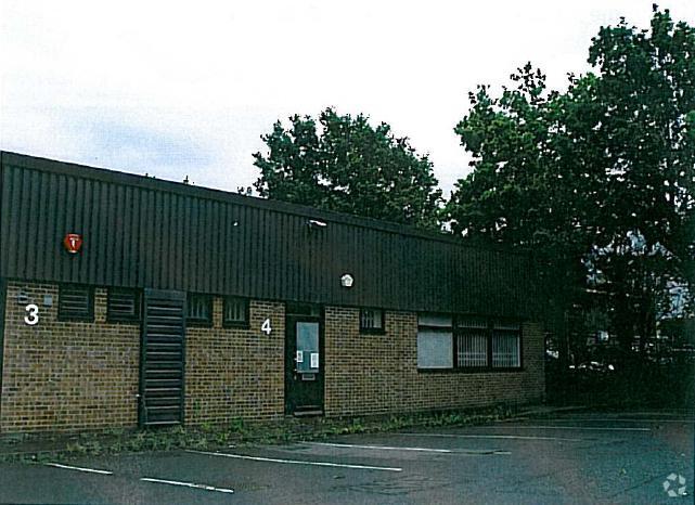 Weller Dr, Wokingham for sale - Primary Photo - Image 1 of 1