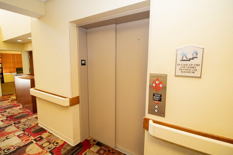 224 E Central Ave, Andover, KS for sale - Interior Photo - Image 3 of 92