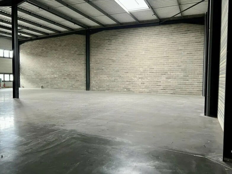 Rue De Paris, Le Mesnil-Amelot for lease - Interior Photo - Image 3 of 3