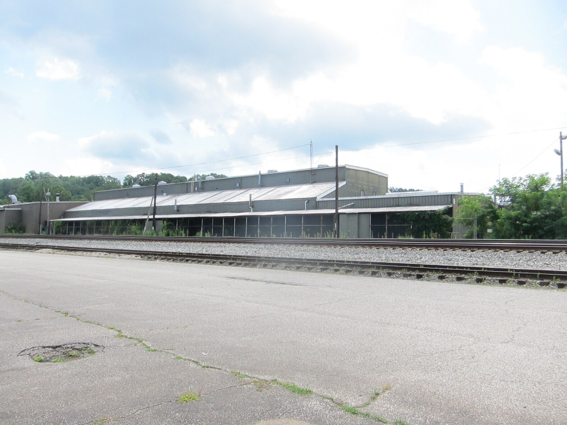 626 Main St, Ceredo, WV 25507 Building 1