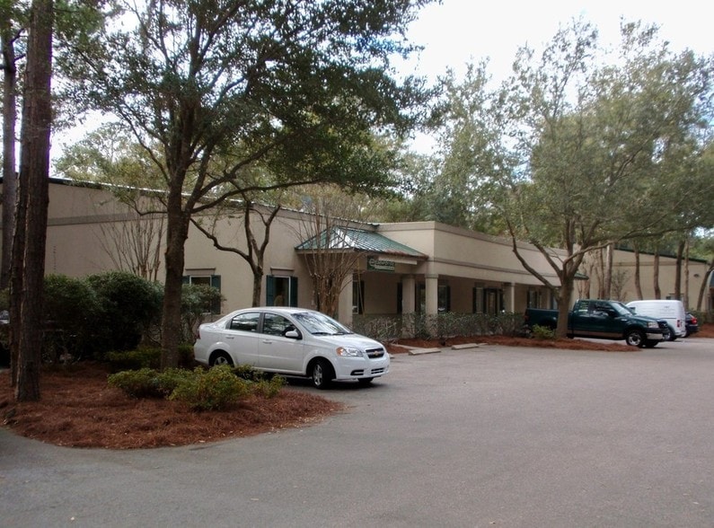 136 Beach City Rd, Hilton Head, SC for lease - Building Photo - Image 2 of 17