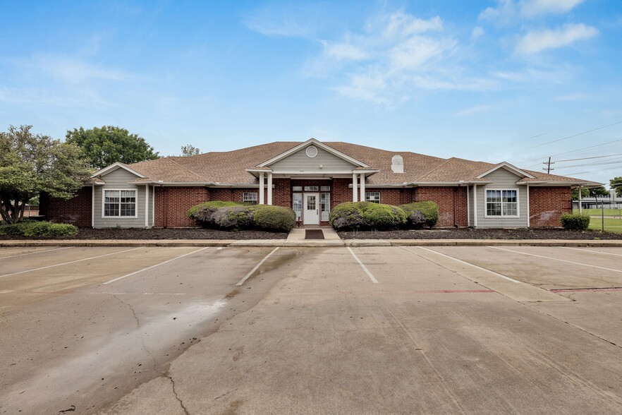 1504 N Garden Ridge Blvd, Lewisville, TX for lease - Primary Photo - Image 1 of 1