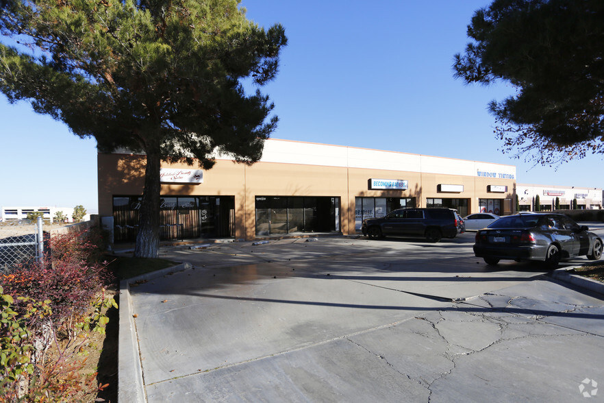 1101-1109 W Columbia Way, Lancaster, CA for lease - Building Photo - Image 2 of 3