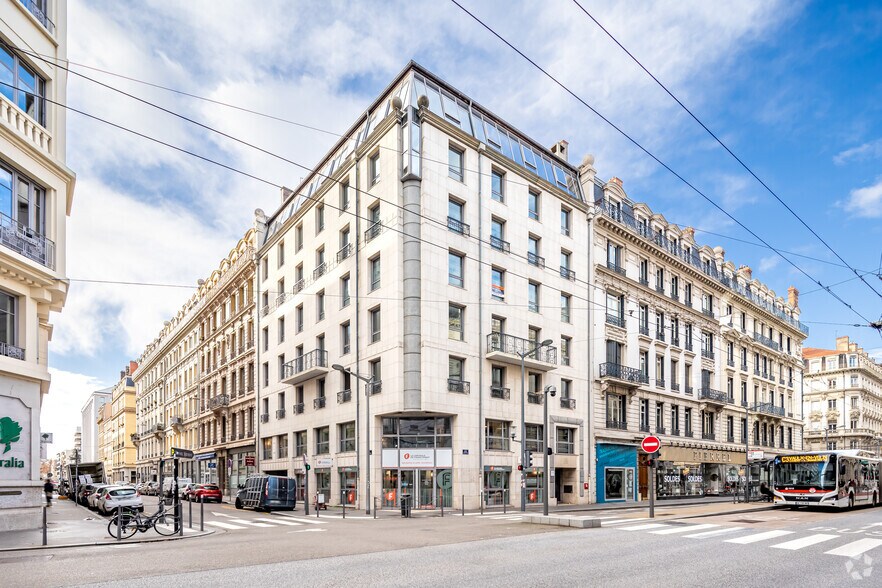 Retail in Lyon for lease - Primary Photo - Image 1 of 3