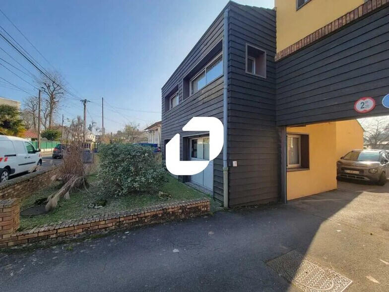 Office in Longjumeau for sale - Building Photo - Image 1 of 11