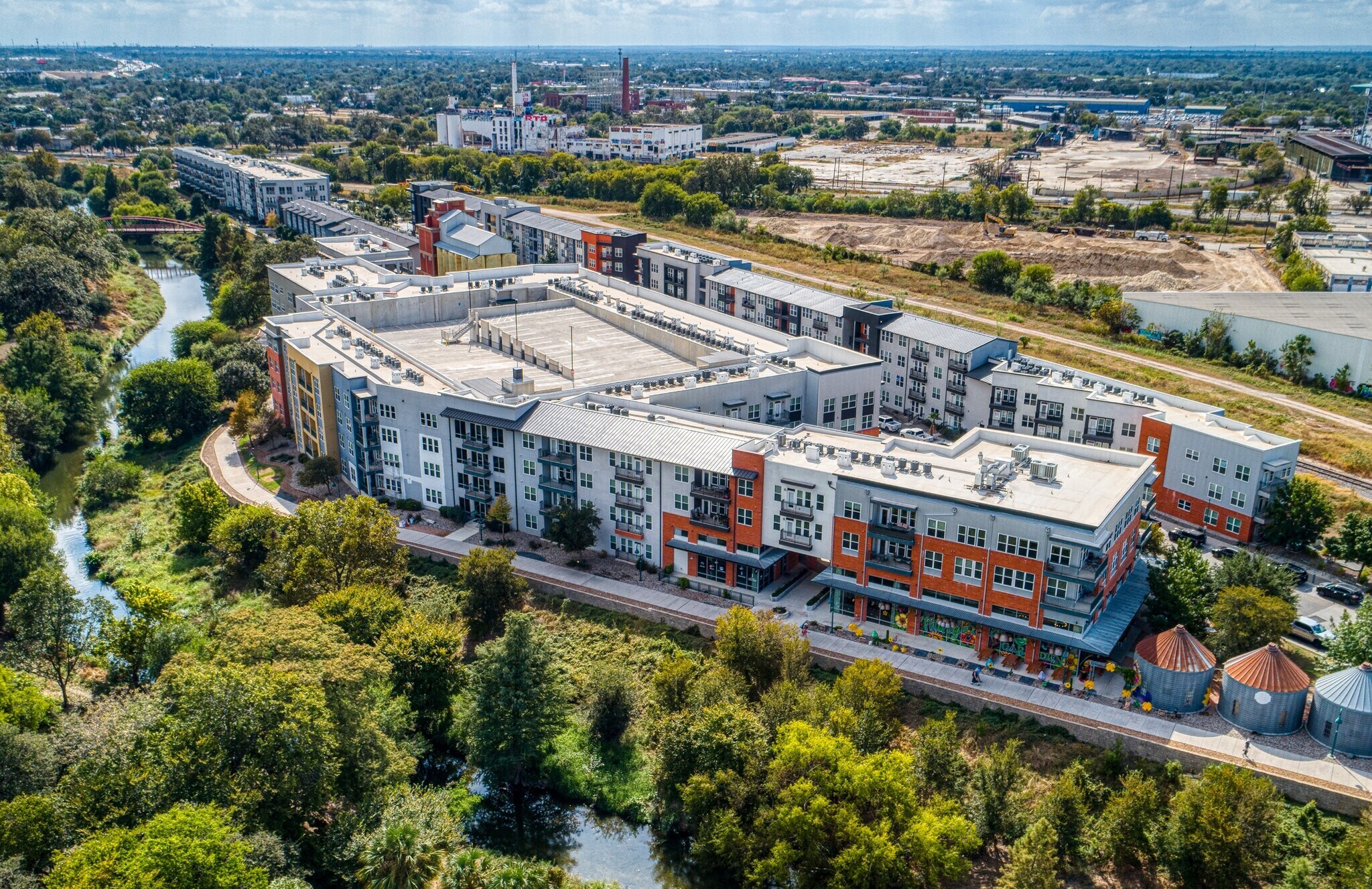 423 Blue Star, San Antonio, TX for lease Primary Photo- Image 1 of 24