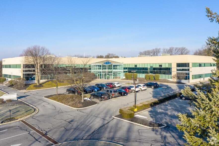 100 Brodhead Rd, Bethlehem, PA for lease - Building Photo - Image 1 of 16