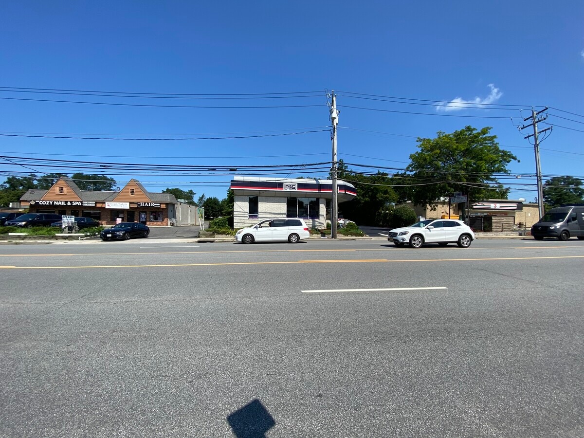 3027 Jericho Tpke, East Northport, NY 11731