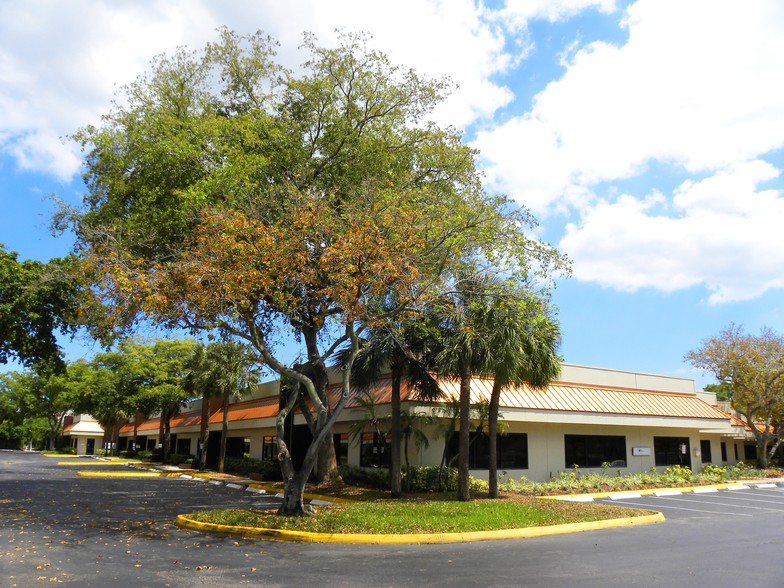 6400-6464 NW 5th Way, Fort Lauderdale, FL for lease - Building Photo - Image 1 of 9