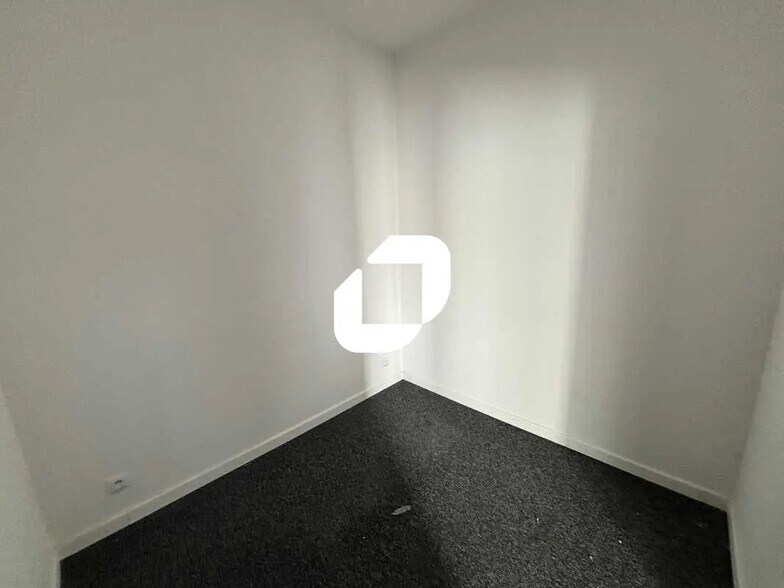 Retail in Bordeaux for lease - Building Photo - Image 3 of 4