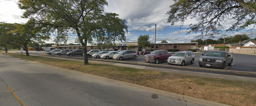 5220 W 105th St, Oak Lawn, IL for lease - Primary Photo - Image 1 of 1