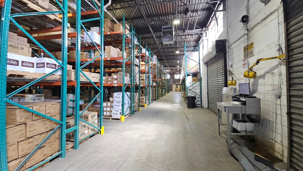 707 Commercial Ave, Carlstadt, NJ for lease - Building Photo - Image 3 of 20