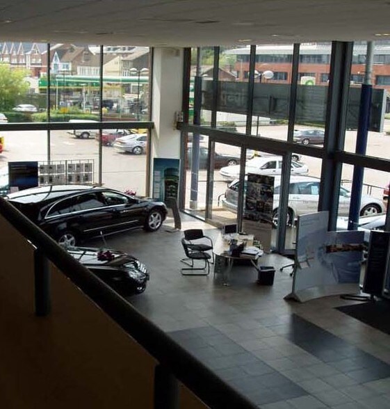 12 Brighton Rd, Redhill for sale - Building Photo - Image 1 of 1