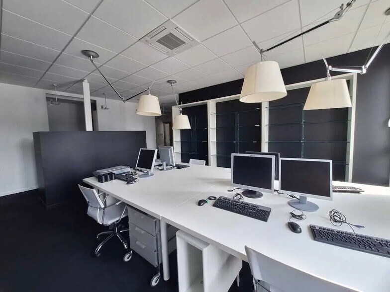 Office in Mérignac for lease - Interior Photo - Image 3 of 9