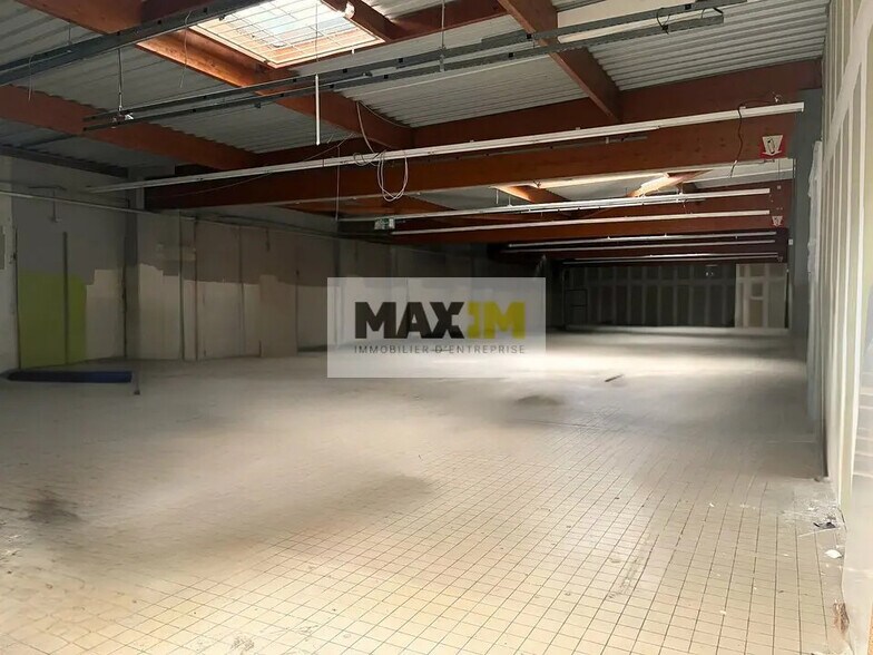 42 Rue De La Libération, Talant for lease - Interior Photo - Image 3 of 4