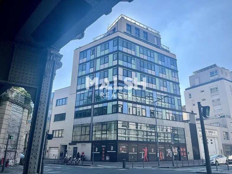 Office in Lyon for lease - Building Photo - Image 1 of 15