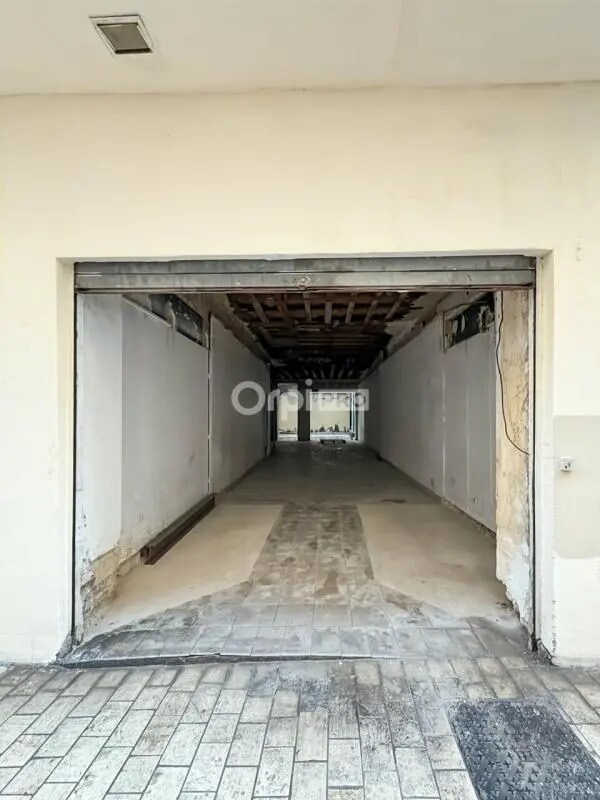 Retail in Marseille for lease Interior Photo- Image 1 of 13